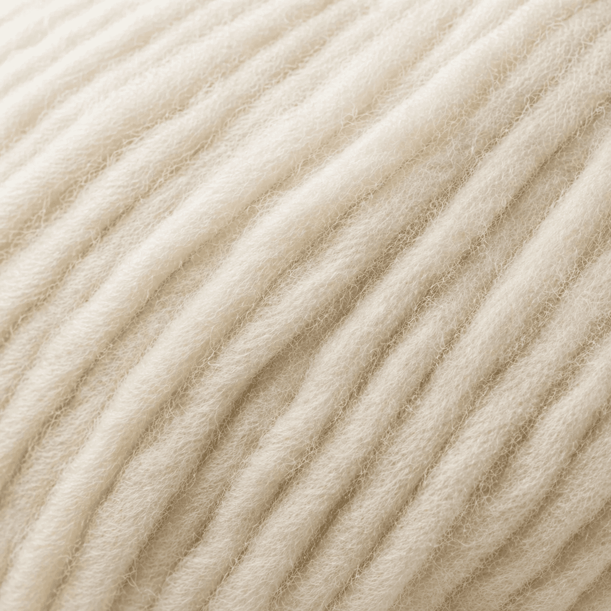 Combed raw alpaca fiber, undyed